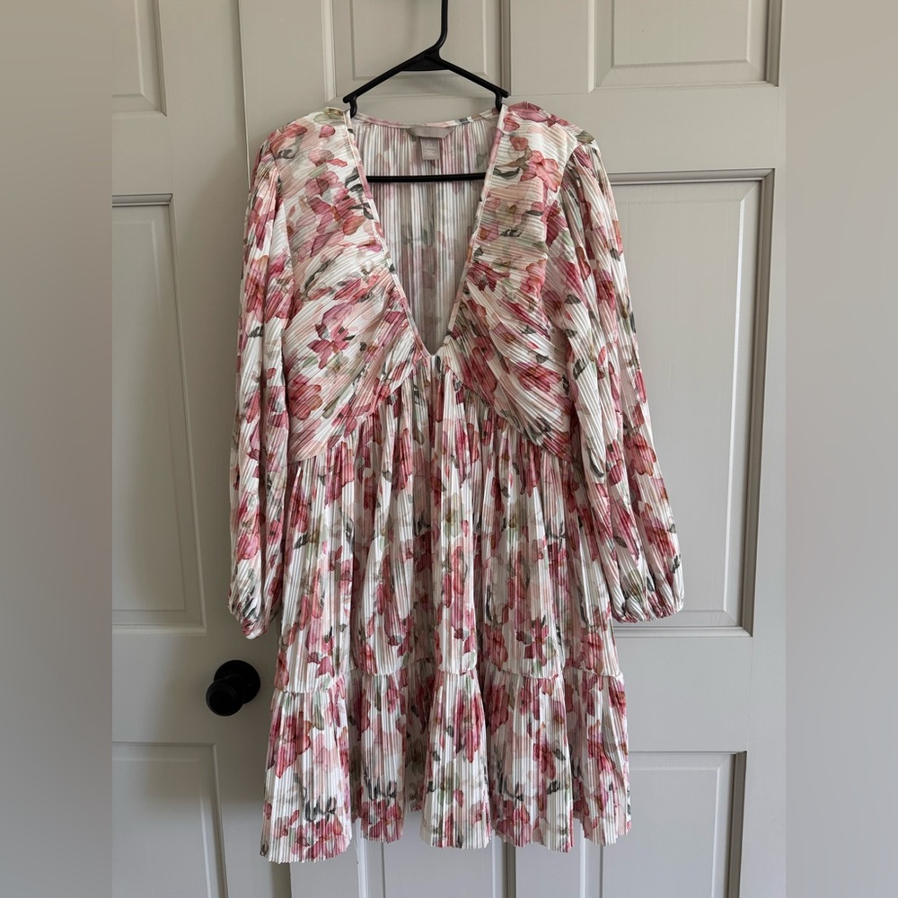H&M Floral Pleated V-Neck Mini Dress in Pink and White